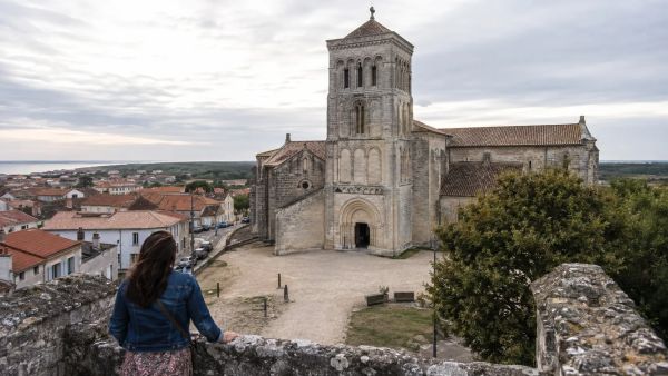Basilique Notre-Dame-de-la-fin-des-Terres : histoire et architecture romane à Soulac
